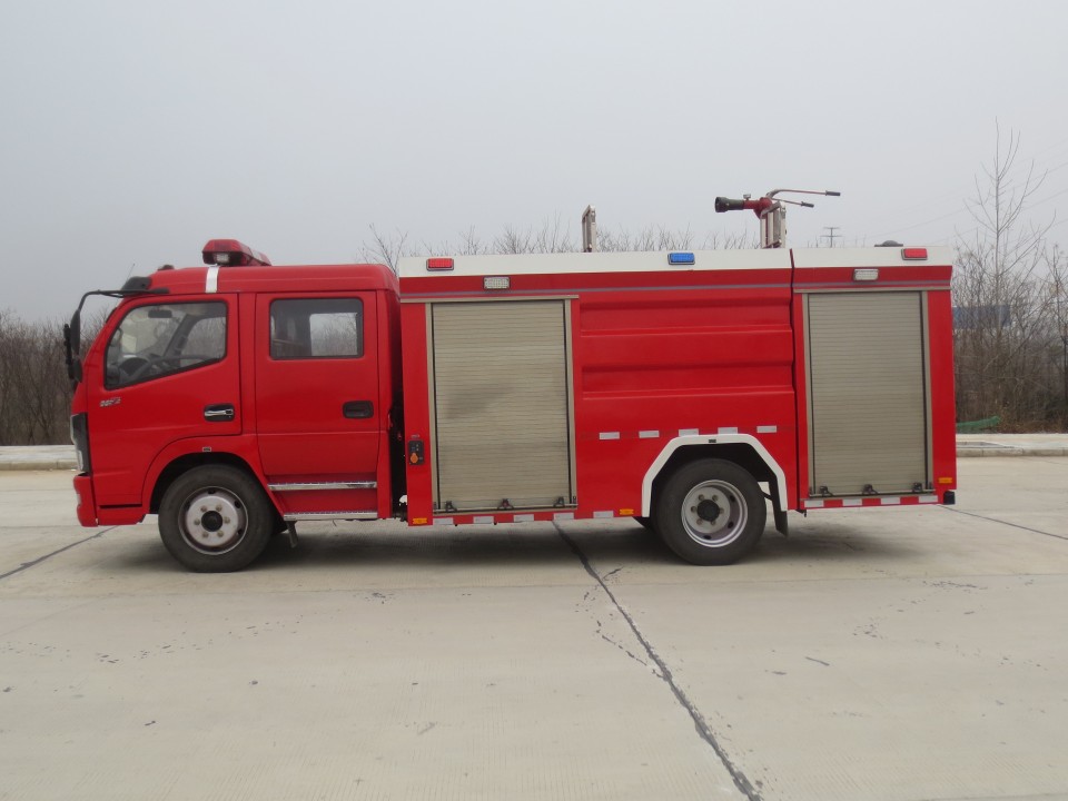 東風大卡泡沫消防車（5噸）圖片